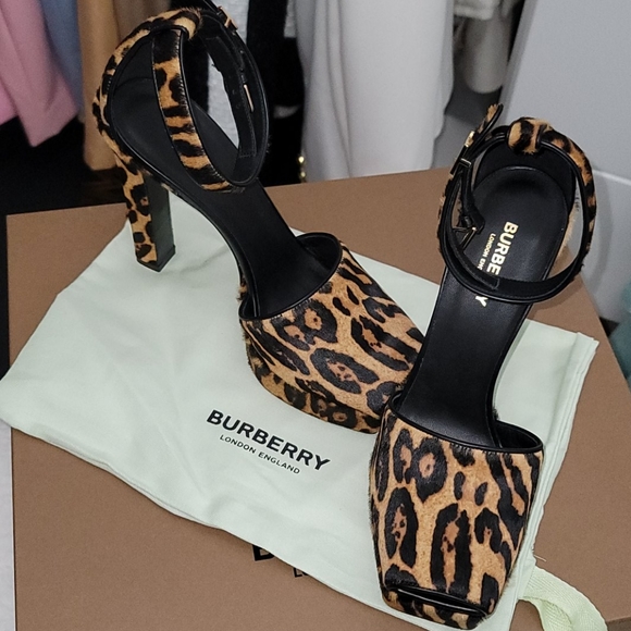 Burberry Camel Plarforms - Picture 9 of 10